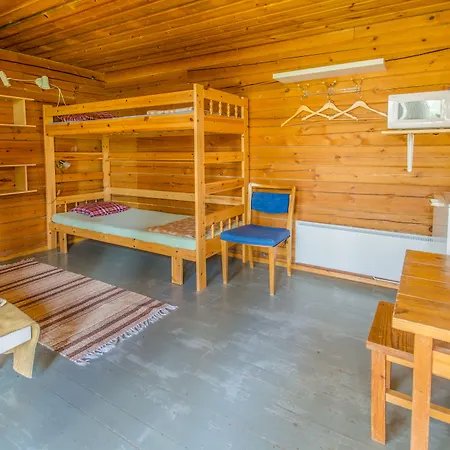 キャンプ場 Ahvenlampi サーリヤルヴィ